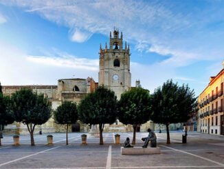 Palencia rinde homenaje a Santo Toribio regalando pan y queso a sus seguidores