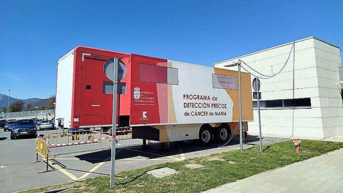 Cantabria refuerza la detección precoz del cáncer de mama con nueva tecnología y una segunda unidad móvil